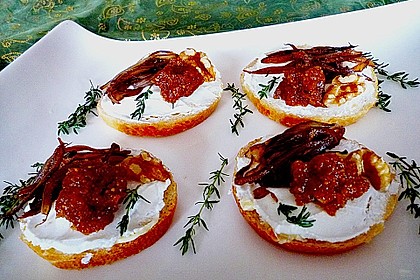 Crostini mit Ziegenfrischkäse, Zwiebeln und Feigenkonfitüre 2