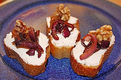 Crostini mit Ziegenfrischkäse, Zwiebeln und Feigenkonfitüre 6