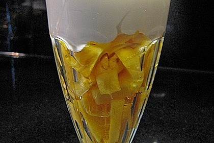 Quarksch&auml;umchen mit marinierter Ananas
