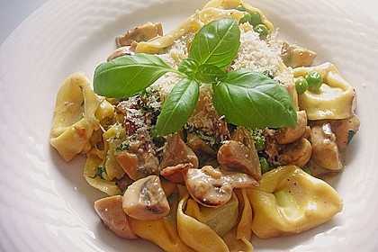 Tortellini mit Erbsen - Speck - So&szlig;e 2
