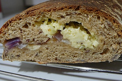 Gef&uuml;lltes Kr&auml;uter - Schafsk&auml;se - Brot