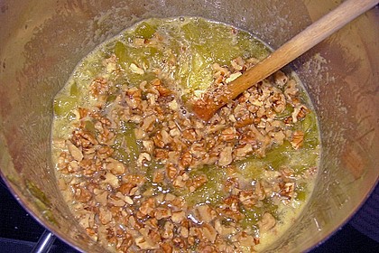 Rhabarbermarmelade mit Waln&uuml;ssen