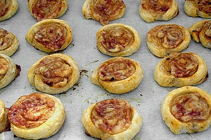 Bl&auml;tterteigschnecken mit Sambal Olek