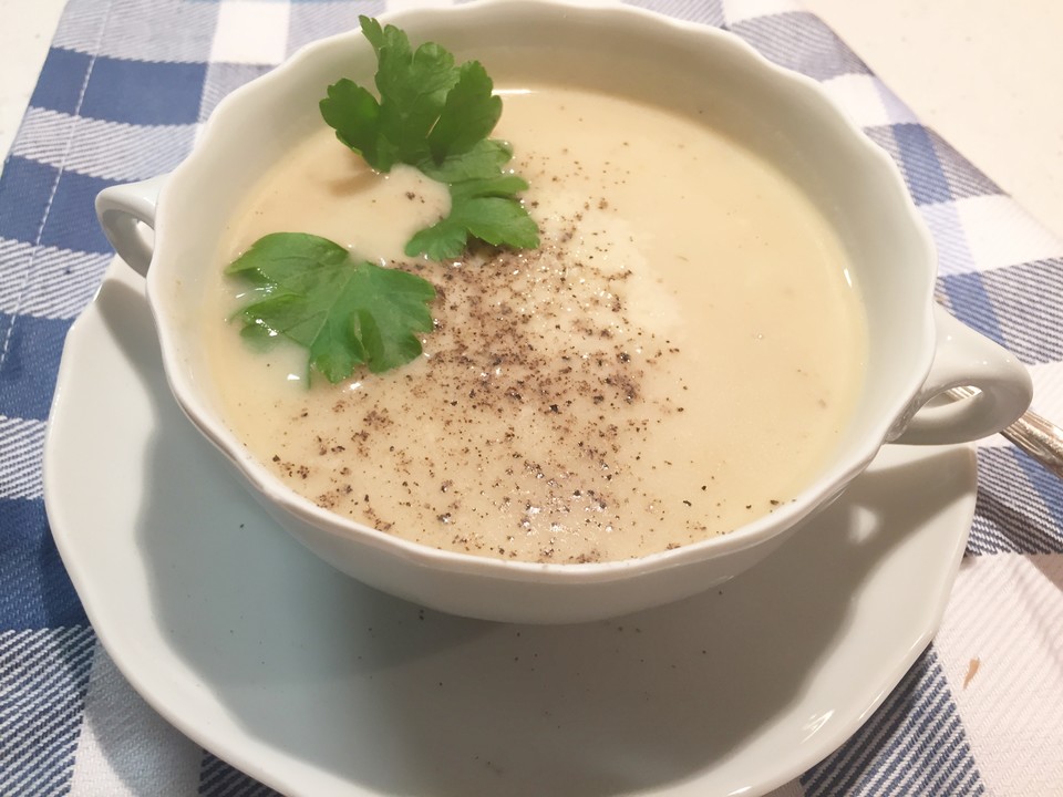 Selleriecremesuppe mit Parmesan (Rezept mit Bild) | Chefkoch.de