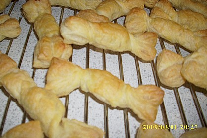 W&uuml;rstel in Bl&auml;tterteig 1