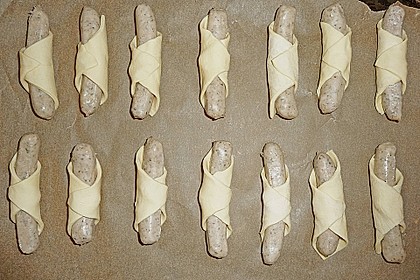 W&uuml;rstel in Bl&auml;tterteig 3