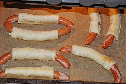 W&uuml;rstel in Bl&auml;tterteig 9