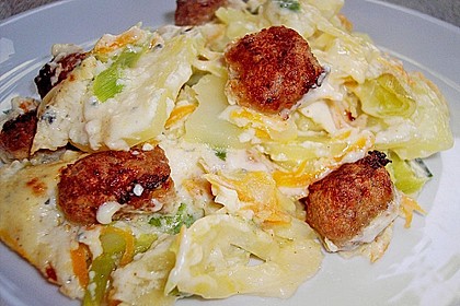 Kartoffelauflauf mit Lauch, Hackb&auml;llchen und Gorgonzola