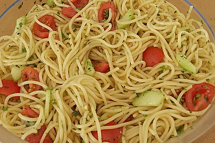 Spaghetti - Salat mit Kr&auml;utern
