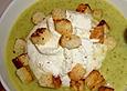 Zucchinicremesuppe mit Wei&szlig;brotcroutons