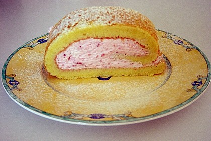 Biskuitroulade mit Joghurt - Himbeer F&uuml;llung 4