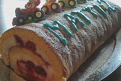 Biskuitroulade mit Joghurt - Himbeer F&uuml;llung 11
