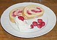 Biskuitroulade mit Joghurt - Himbeer F&uuml;llung