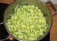 Gurkensuppe mit Dill und Krabben