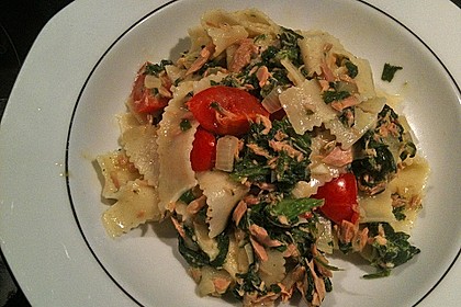 Nudeln mit Spinat - Thunfisch - Sauce 4