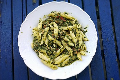 Nudeln mit Spinat - Thunfisch - Sauce 7