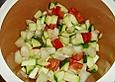 Sommersalat mit Zucchini, Tomaten und Melone