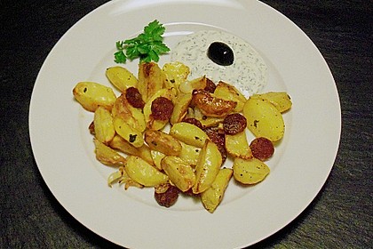 Ofenkartoffeln mit Zwiebeln, Chorizo und Sauerrahm - Paprika - Dip 2