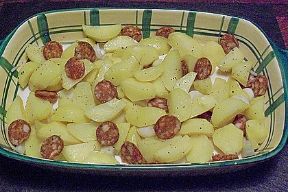 Ofenkartoffeln mit Zwiebeln, Chorizo und Sauerrahm - Paprika - Dip 23