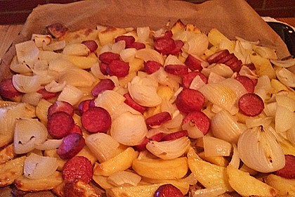 Ofenkartoffeln mit Zwiebeln, Chorizo und Sauerrahm - Paprika - Dip 15