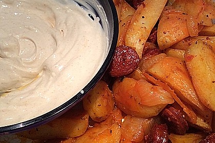 Ofenkartoffeln mit Zwiebeln, Chorizo und Sauerrahm - Paprika - Dip 3