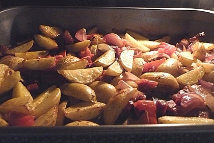 Ofenkartoffeln mit Zwiebeln, Chorizo und Sauerrahm - Paprika - Dip 6