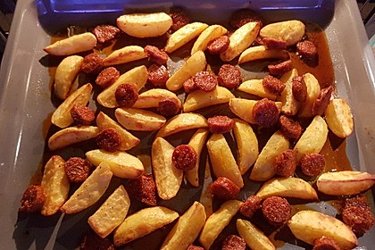 Ofenkartoffeln mit Zwiebeln, Chorizo und Sauerrahm - Paprika - Dip 7