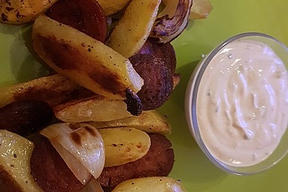 Ofenkartoffeln mit Zwiebeln, Chorizo und Sauerrahm - Paprika - Dip 4
