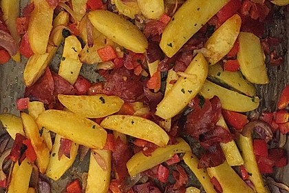 Ofenkartoffeln mit Zwiebeln, Chorizo und Sauerrahm - Paprika - Dip 12