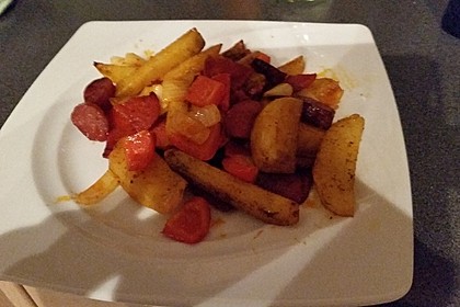 Ofenkartoffeln mit Zwiebeln, Chorizo und Sauerrahm - Paprika - Dip 10