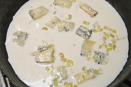 Grießnocken mit Gorgonzola - Sauce 2