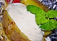 Folienkartoffeln mit Tomaten - Mozzarella - F&uuml;llung und Basilikumquark