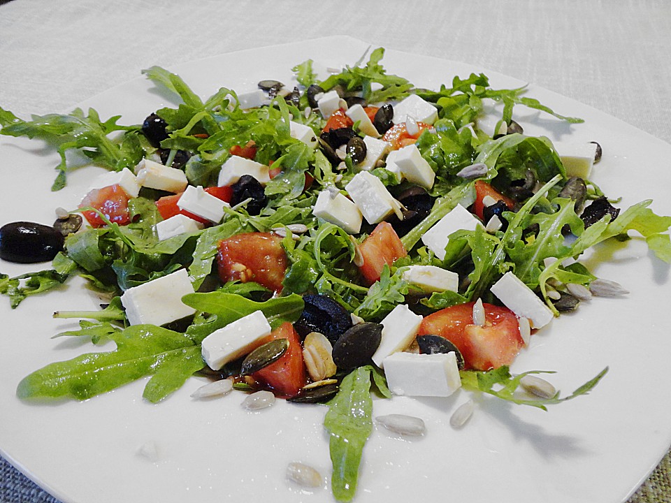 Rucola - Salat mit Oliven, Tomaten und Schafskäse (Rezept mit Bild ...