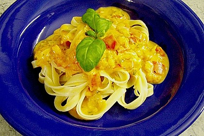 Spaghetti in cremiger Paprika - Tomaten - Frühlingszwiebel - Sauce 29