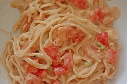 Spaghetti in cremiger Paprika - Tomaten - Frühlingszwiebel - Sauce 43