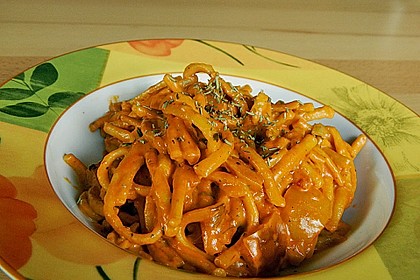 Spaghetti in cremiger Paprika - Tomaten - Frühlingszwiebel - Sauce 31