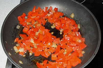 Spaghetti in cremiger Paprika - Tomaten - Frühlingszwiebel - Sauce 46