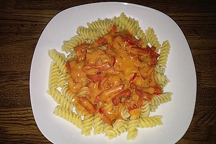 Spaghetti in cremiger Paprika - Tomaten - Frühlingszwiebel - Sauce 27