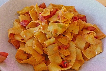 Spaghetti in cremiger Paprika - Tomaten - Frühlingszwiebel - Sauce 38