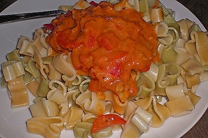 Spaghetti in cremiger Paprika - Tomaten - Frühlingszwiebel - Sauce 41