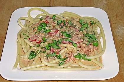 Spaghetti in cremiger Paprika - Tomaten - Frühlingszwiebel - Sauce 28