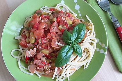 Spaghetti in cremiger Paprika - Tomaten - Frühlingszwiebel - Sauce 6