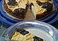 K&auml;sekuchen mit Mohnklecksen