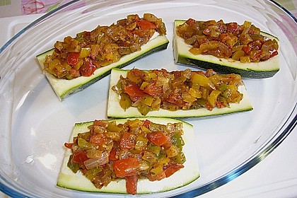 Gefüllte Zucchini