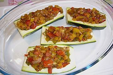 Gefüllte Zucchini