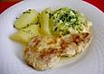 &Uuml;berbackene Putenschnitzel  auf Porreegem&uuml;se