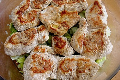 &Uuml;berbackene Putenschnitzel  auf Porreegem&uuml;se 1