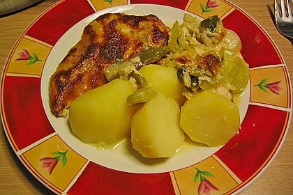 &Uuml;berbackene Putenschnitzel  auf Porreegem&uuml;se 5