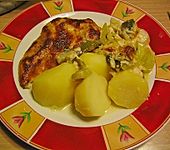 &Uuml;berbackene Putenschnitzel  auf Porreegem&uuml;se (Bild)