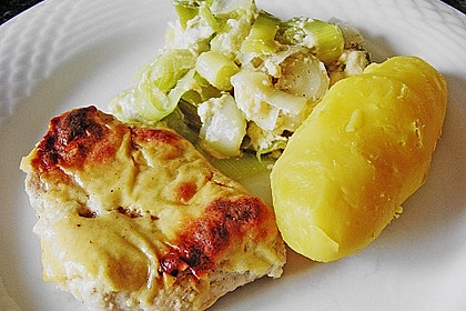 &Uuml;berbackene Putenschnitzel  auf Porreegem&uuml;se 9